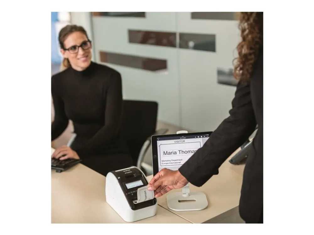 Brother QL-820NWBc - Etiketprinter - to-farvet (monokrom) - direkte termisk - Rulle (6,2 cm) - 300 x 600 dpi - op til 110 etiketter/min. - USB 2.0, Bluetooth 5.2, Wi-Fi(n), LAN - skærer - blank sort, hvid