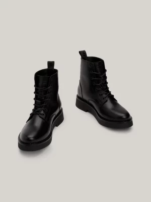 Botas de tornozelo de couro com fita de logotipo repetida
