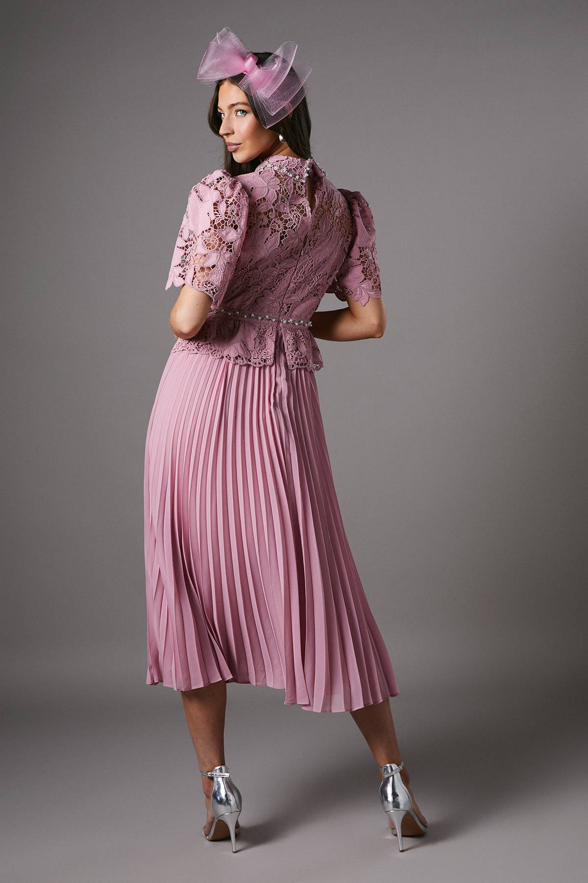 Coast Robe à Corsage en Dentelle et Jupe Plissée avec Boutons Bijoux