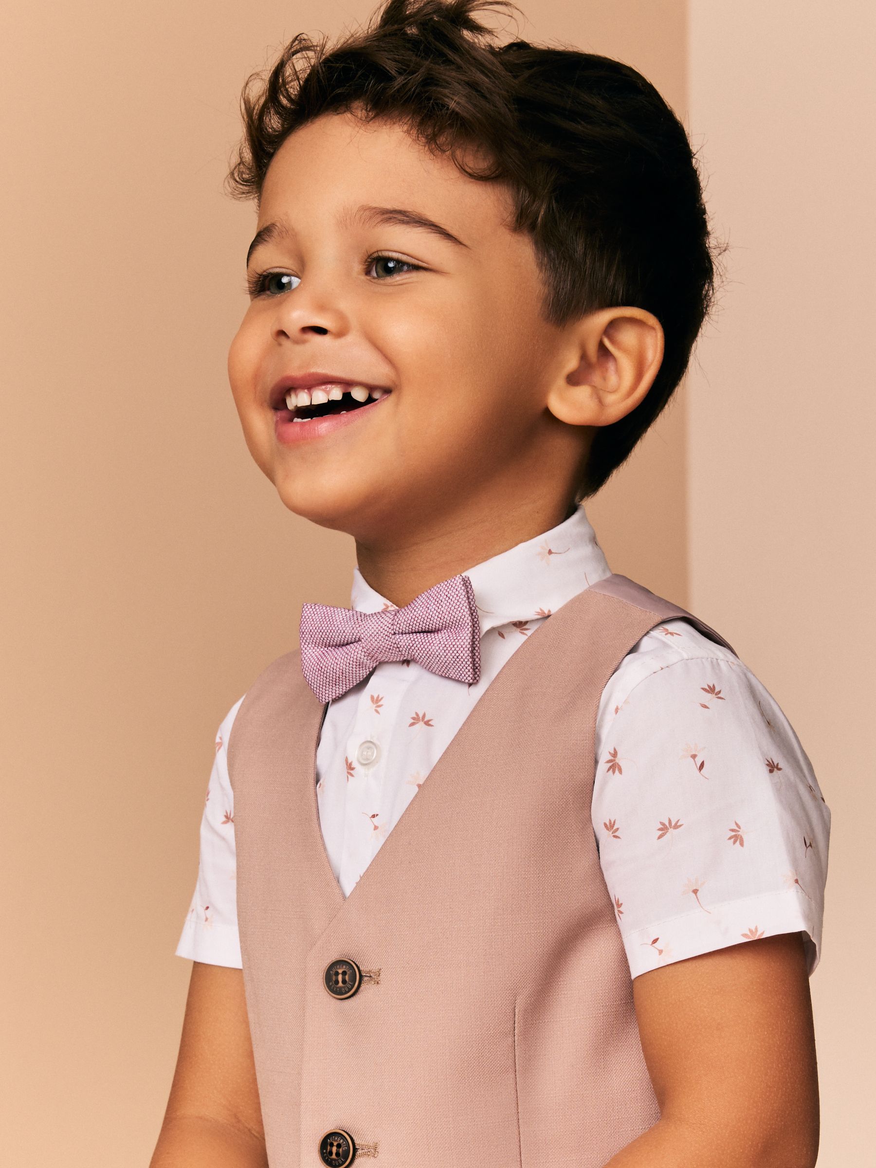 Roze bloemen - Set van gilet, overhemd, shorts en vlinderdas (3 mnd - 9 jr)