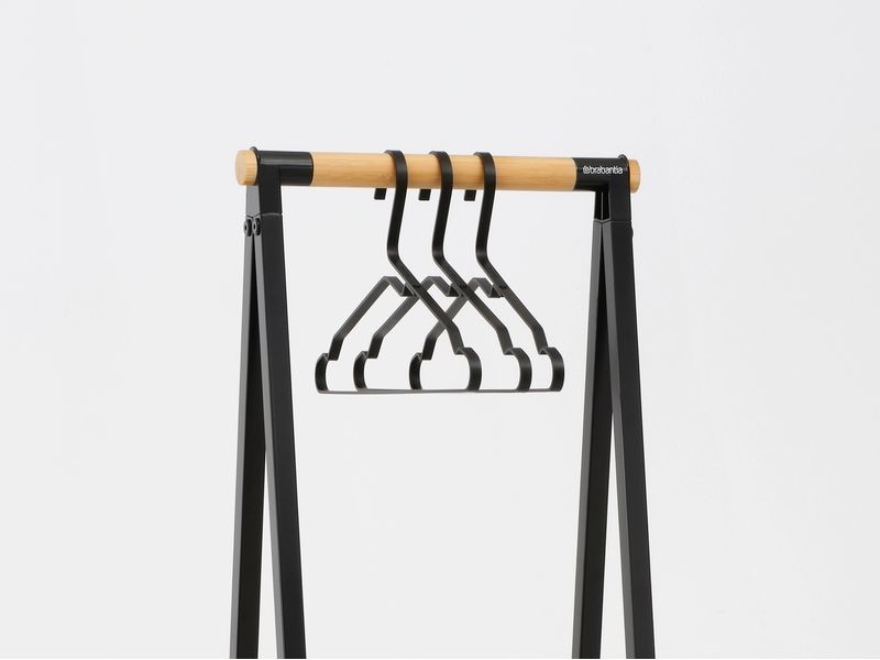 Brabantia Garderobenständer Compact Schwarz Kleiderständer mit stabiler Bambusstange