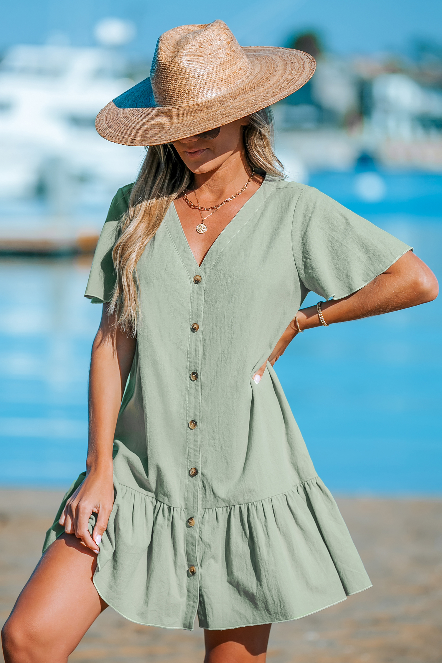 Robe en pur coton avec col en V et boutons à volants