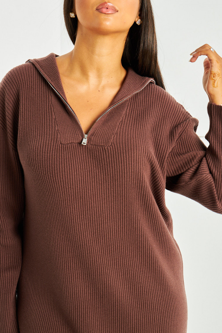 Robe pull marron col roulée