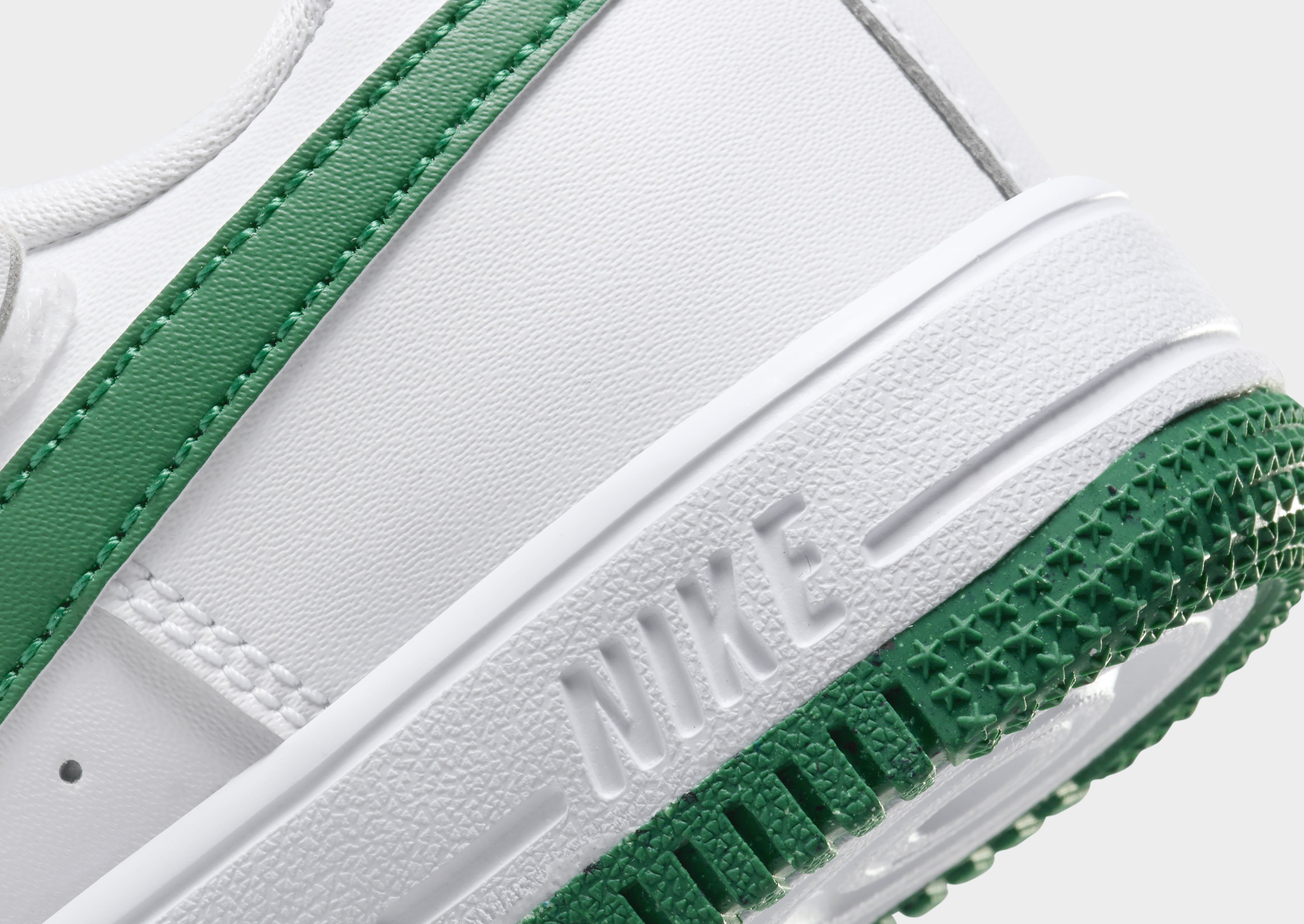 Nike AIR FORCE 1 '07 LV8