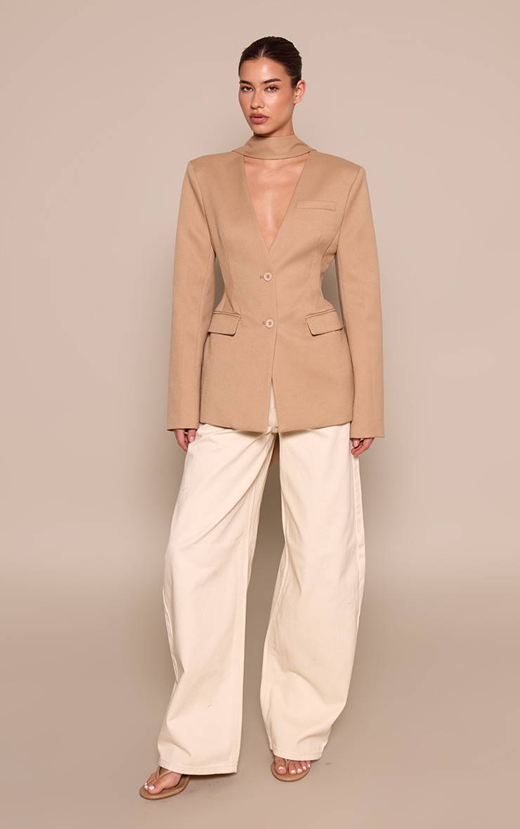 Taupe Blazer Cintré À La Taille Avec Détail Foulard Et Hanches Moulées