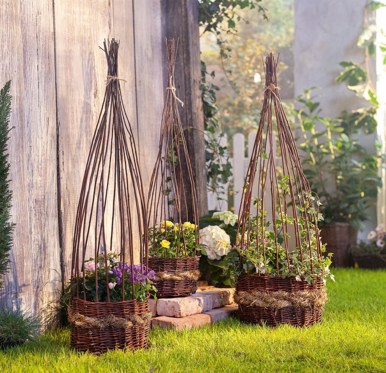 Dekoleisschaft 3x Wilgen- en stroplantmand, bloempot met trellis, plantenbak met klimhulp, tuindecoratie, plantenbak