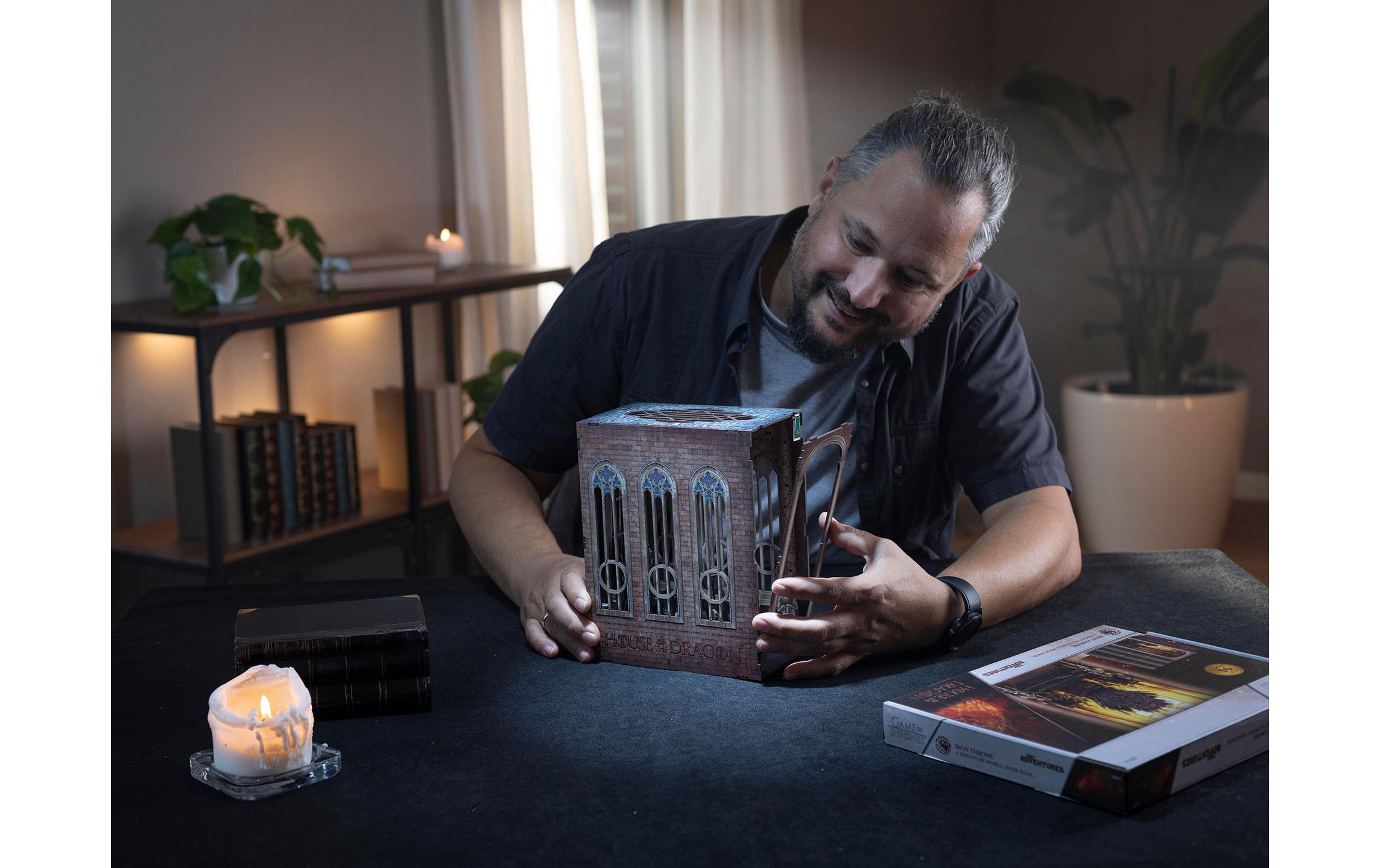 Bausatz Iron Throne Dragon HouseZauberhafte Miniaturwelt mit LED-Beleuchtung für Ihr Bücherregal