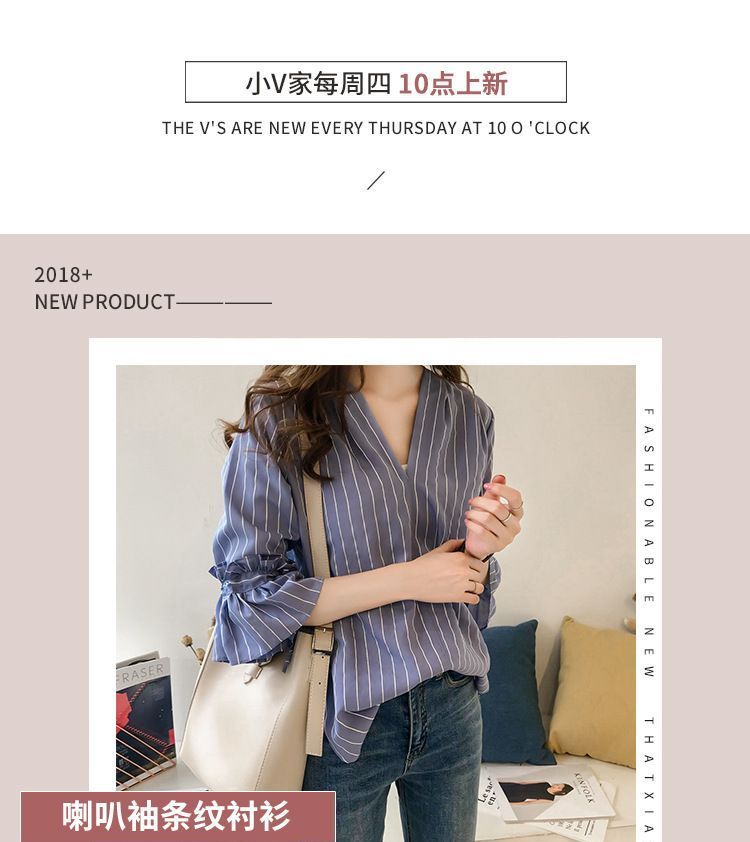 Arroba - Blouse met V-hals en geplooide klokmouwen