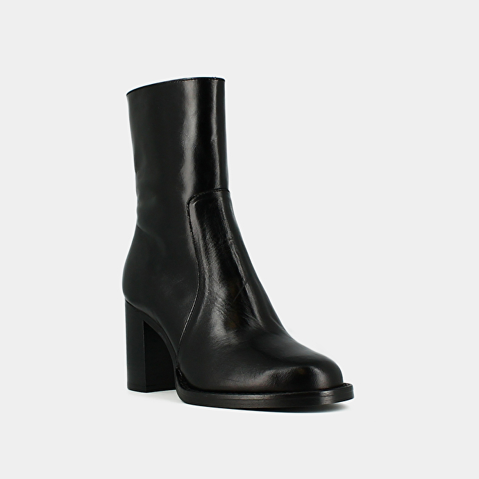 Bottines à talons et surpiqûres  en cuir noir
