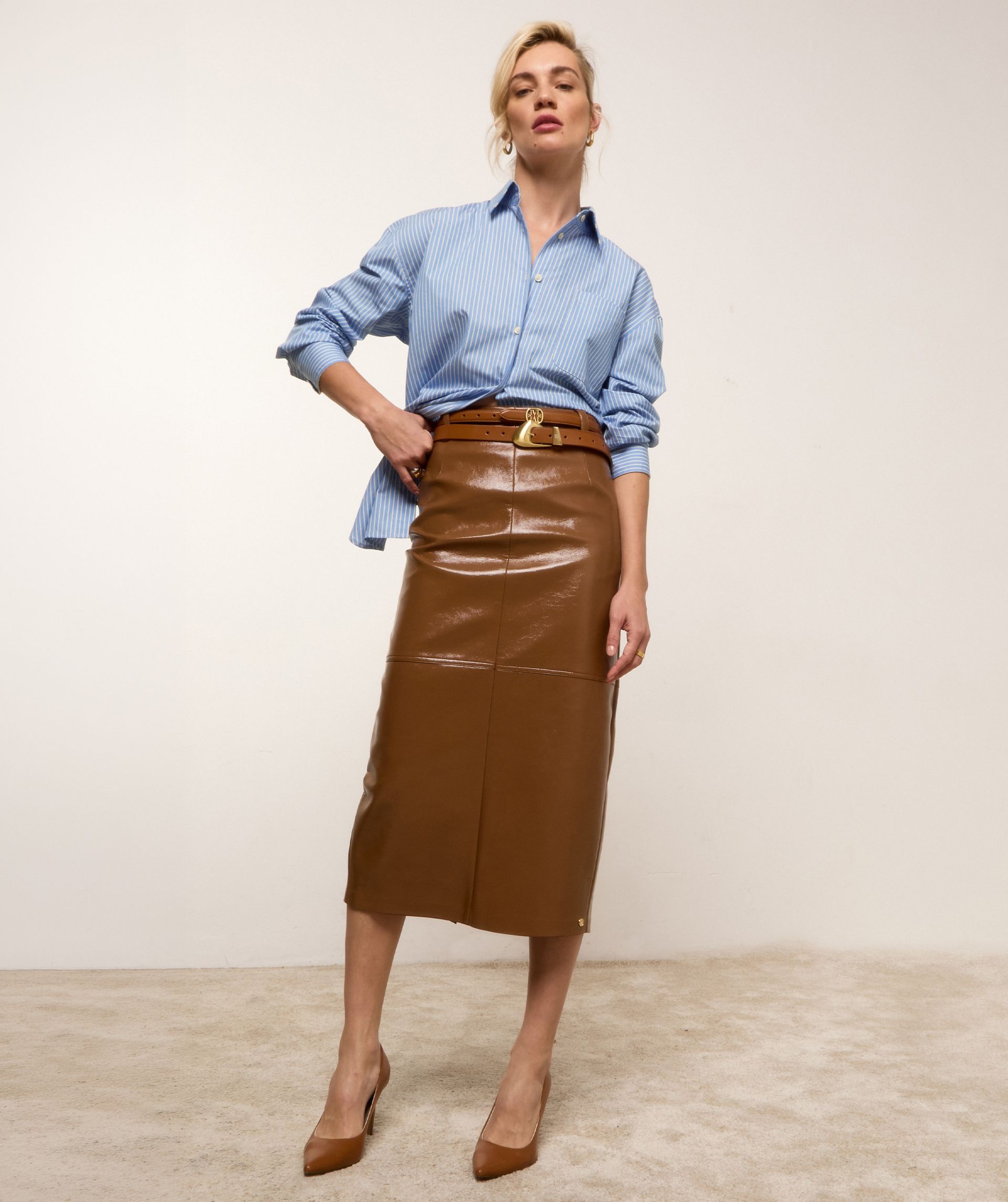 JV-SALLY high waisted fitted midirok in laklook - cognac