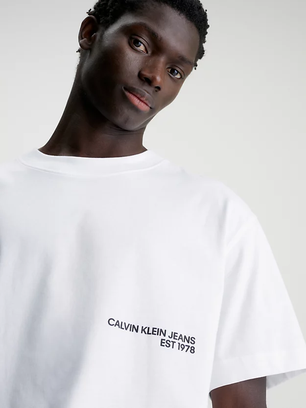 Camiseta de modelagem relaxada com estampa e efeito spray.