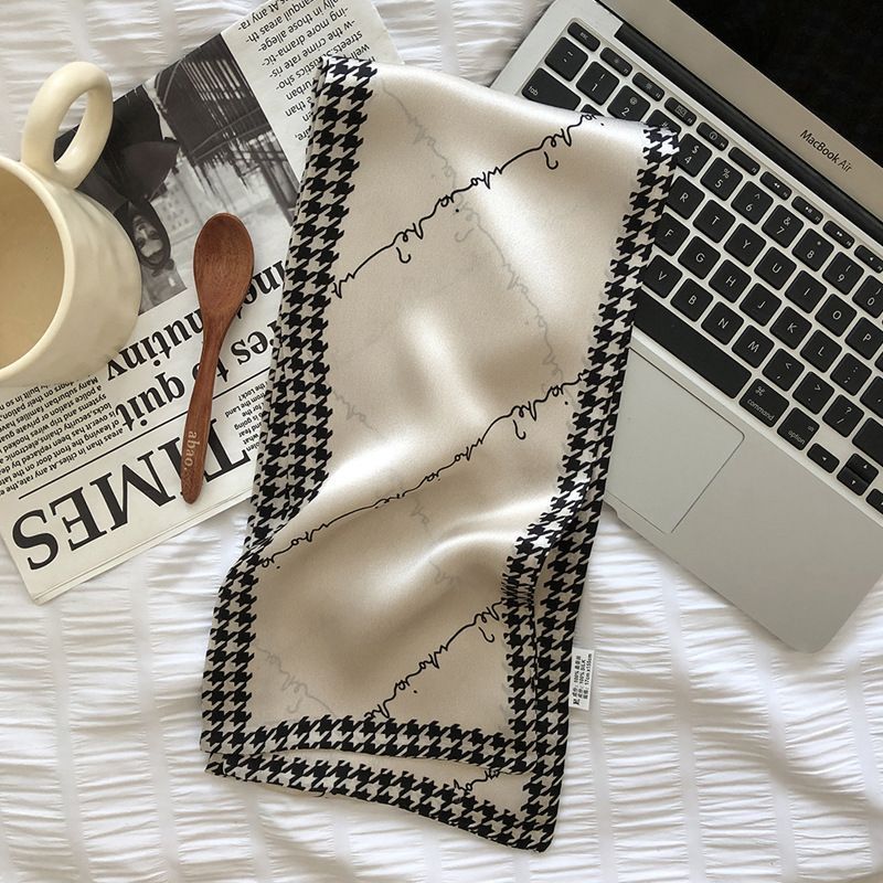 Frior - Bedrukte zijden smalle sjaal