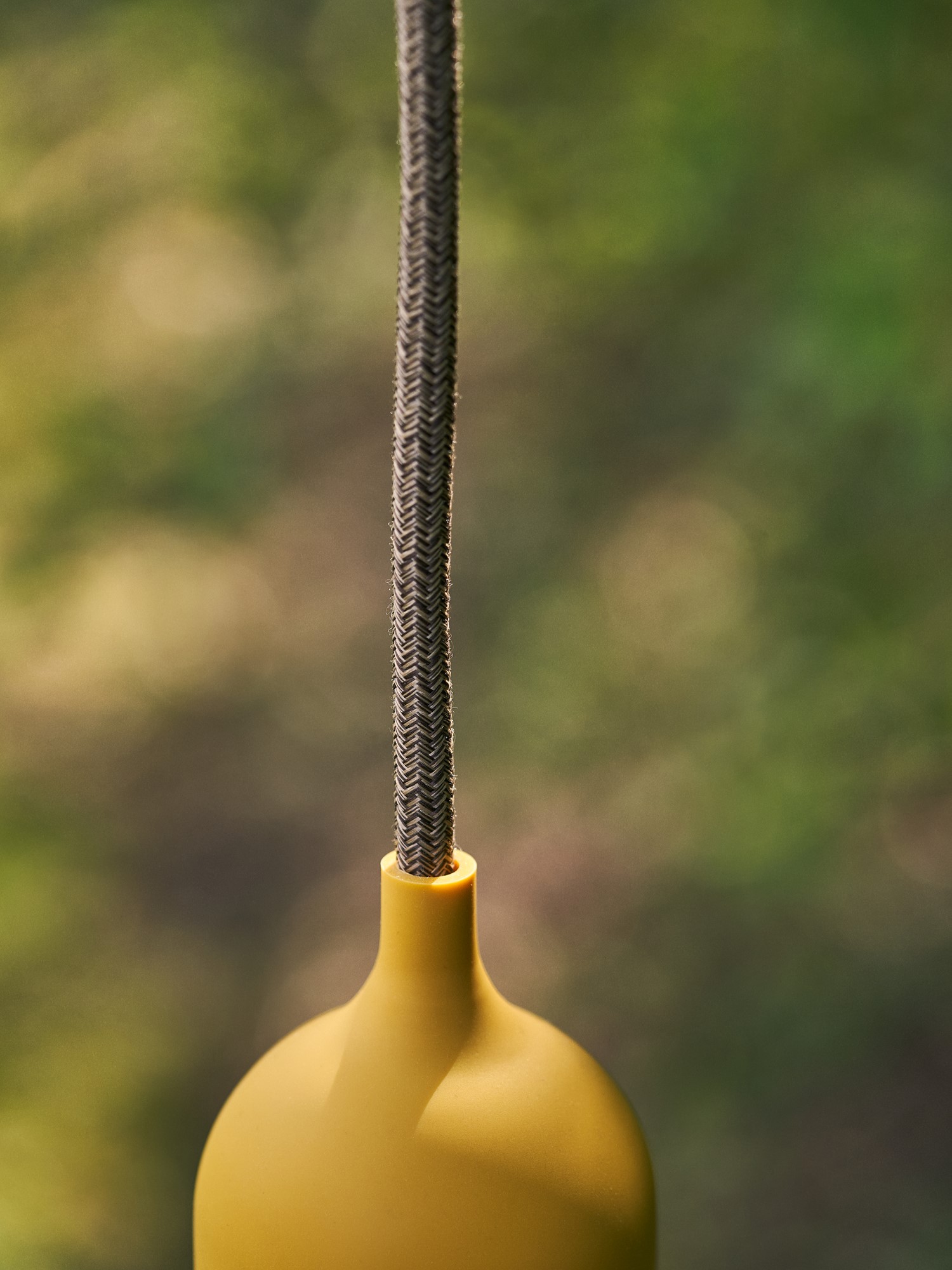 Bærbar udendørslampe | Tekstilkabel/fatning i silikone og termoplast. 5 m. E27. | Mustard | Creative Cables