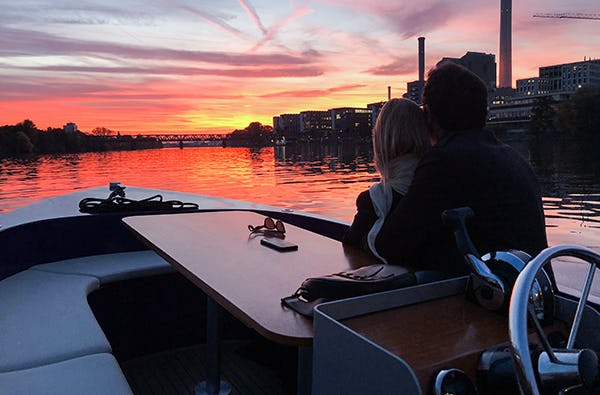Romantische Bootstour auf dem Main in Frankfurt