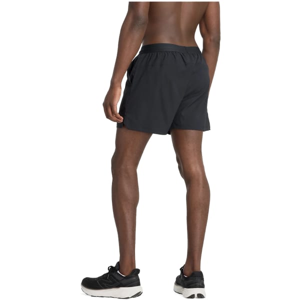 Short trail NEW BALANCE AC LINED SHORT 5 IN M BLACK