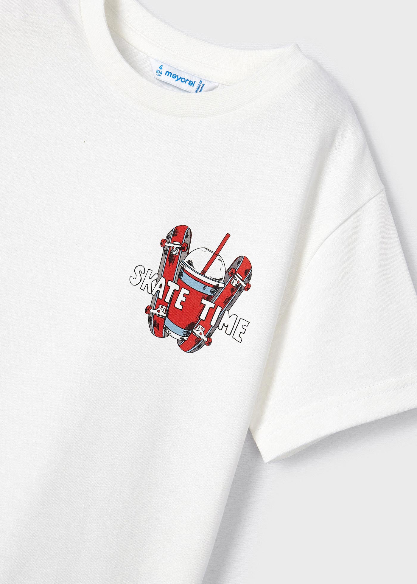Camiseta infantil masculina em algodão sustentável com estampa.
