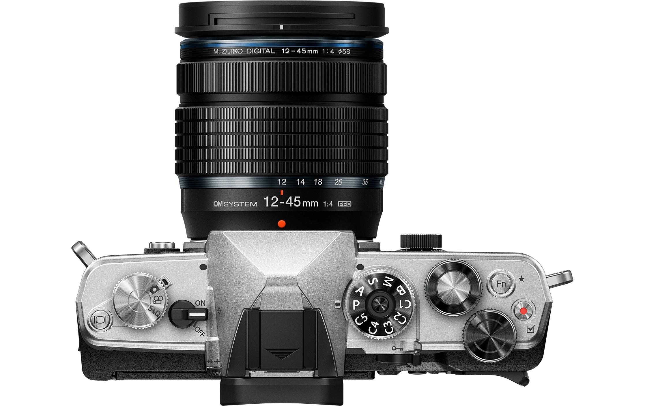 Fotokamera OM-3 ED 12-45mm Silber<br>Kompakte, vielseitige Fotokamera in einem hochwertigen Metallgehäuse mit 12-45mm Objektiv