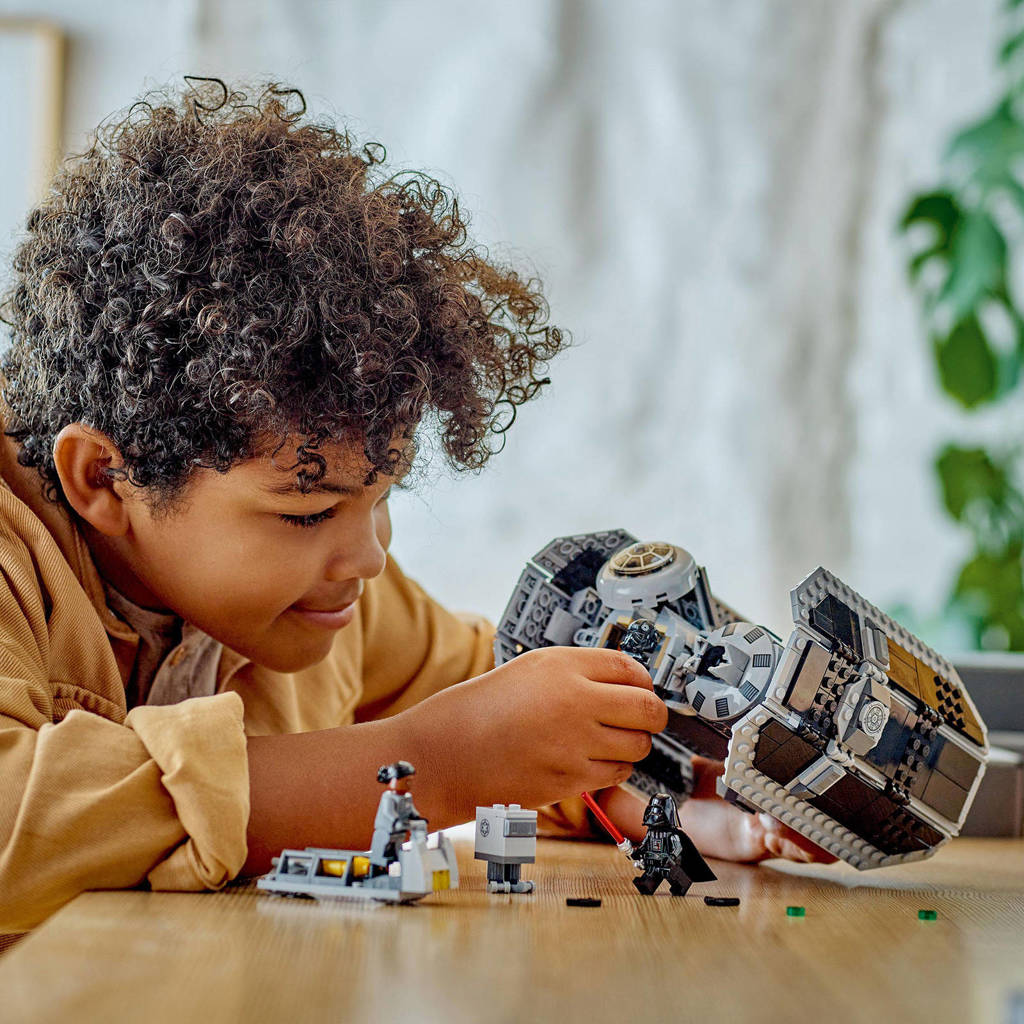 Tie BomberTIE Bomber, Starfighter Bouwpakket met Darth Vader en Gonk Droid 75347