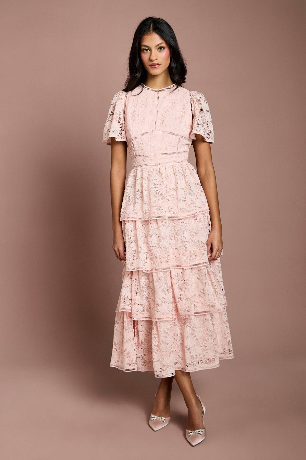 Coast Robe en Dentelle à Volants Étagée Petite Taille avec Manches Papillon et Finitions