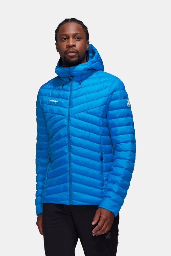 Mammut Mammut Albula In Hooded Isolatiejas