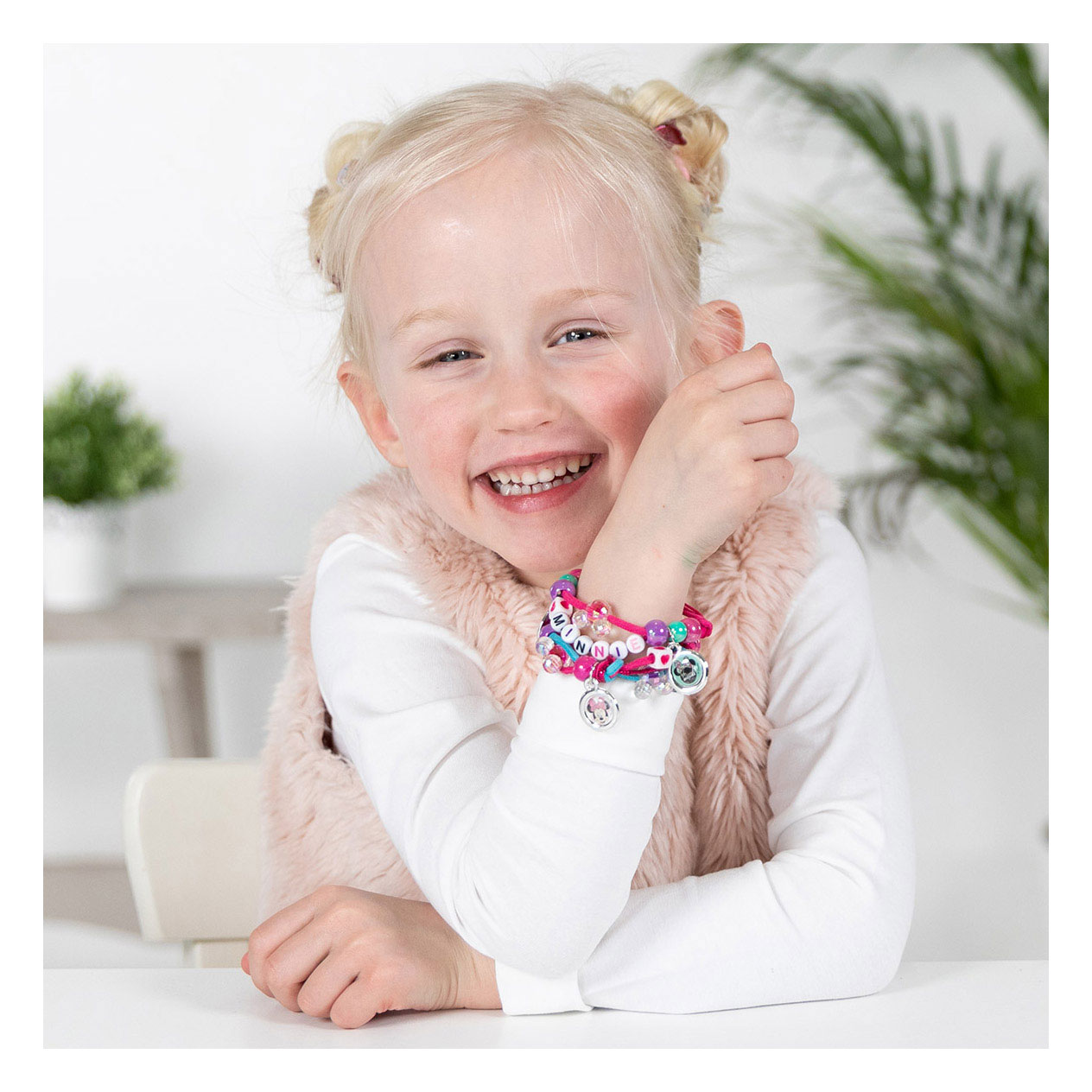 Totum Minnie Mouse - Letter & Charm Armbandjes