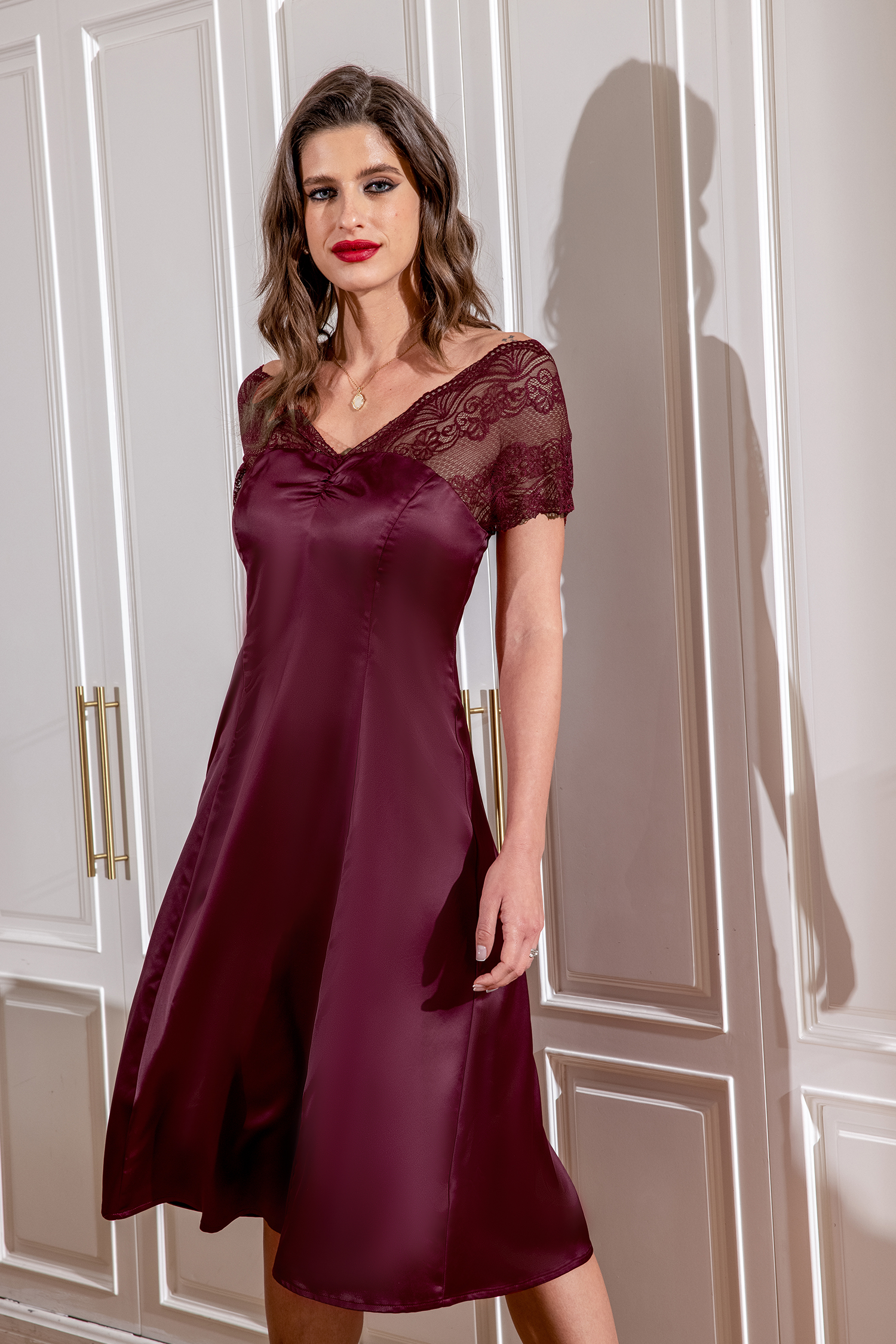 Robe midi à manches courtes en dentelle écarlate