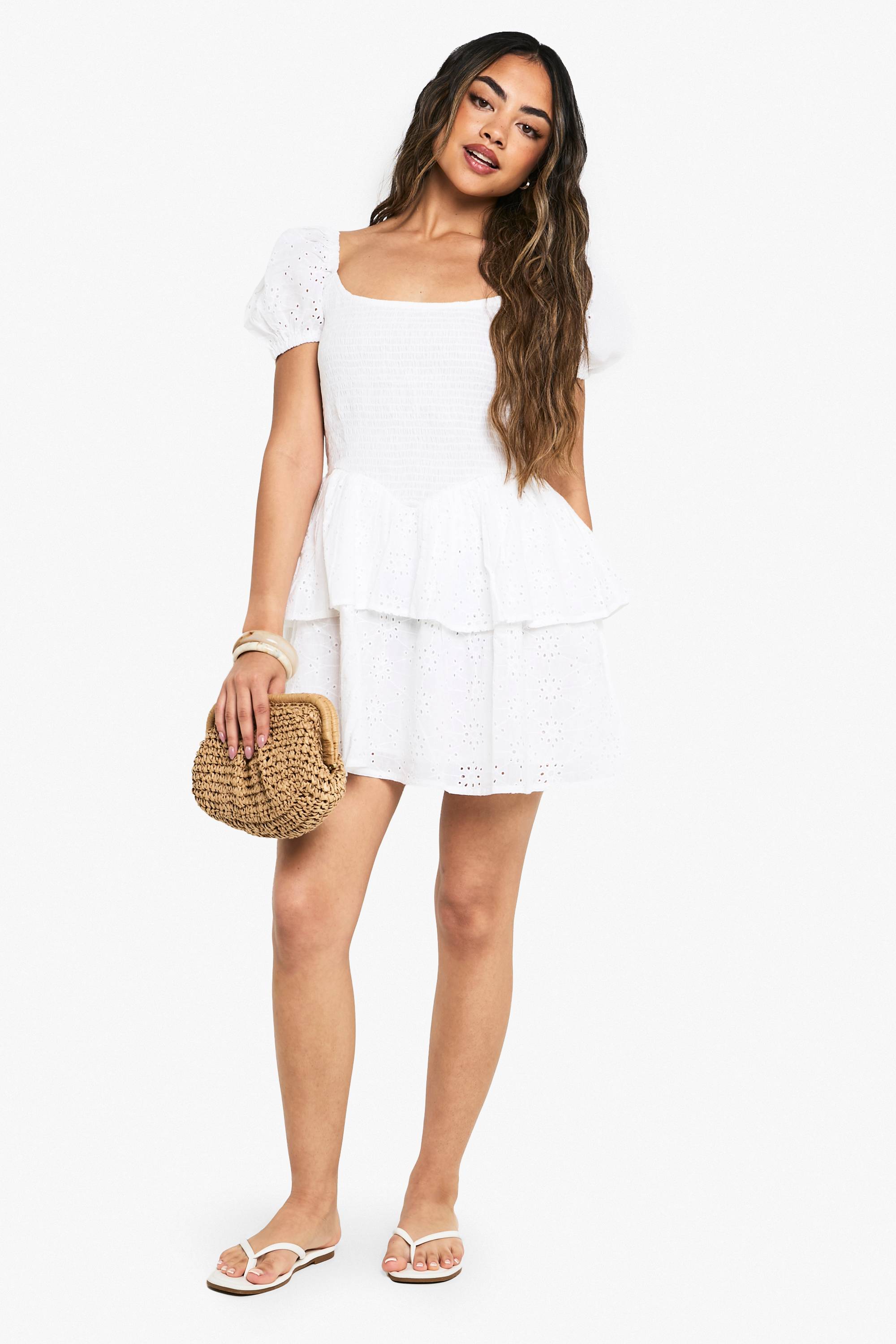 boohoo Robe skater en broderie anglaise à manches bouffantes