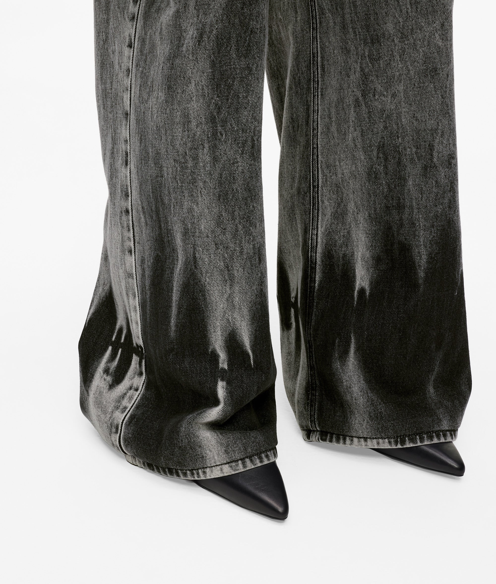 Gebleekte jeans met wijde pijpen