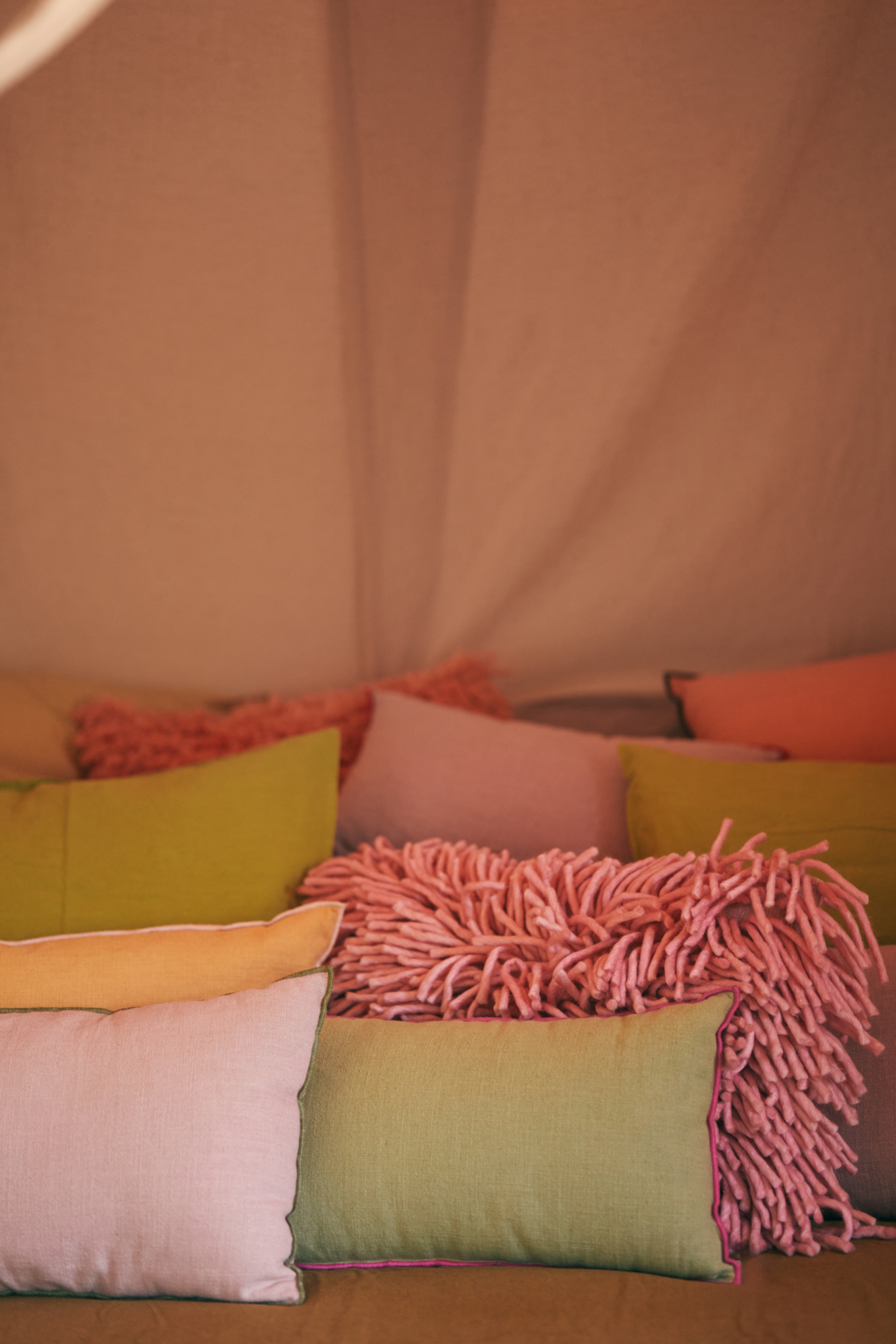 Sierkussen Rugged 70x45 cm pink