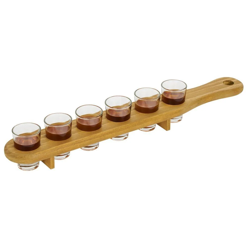 Planche en pin avec 6 verres à shooter