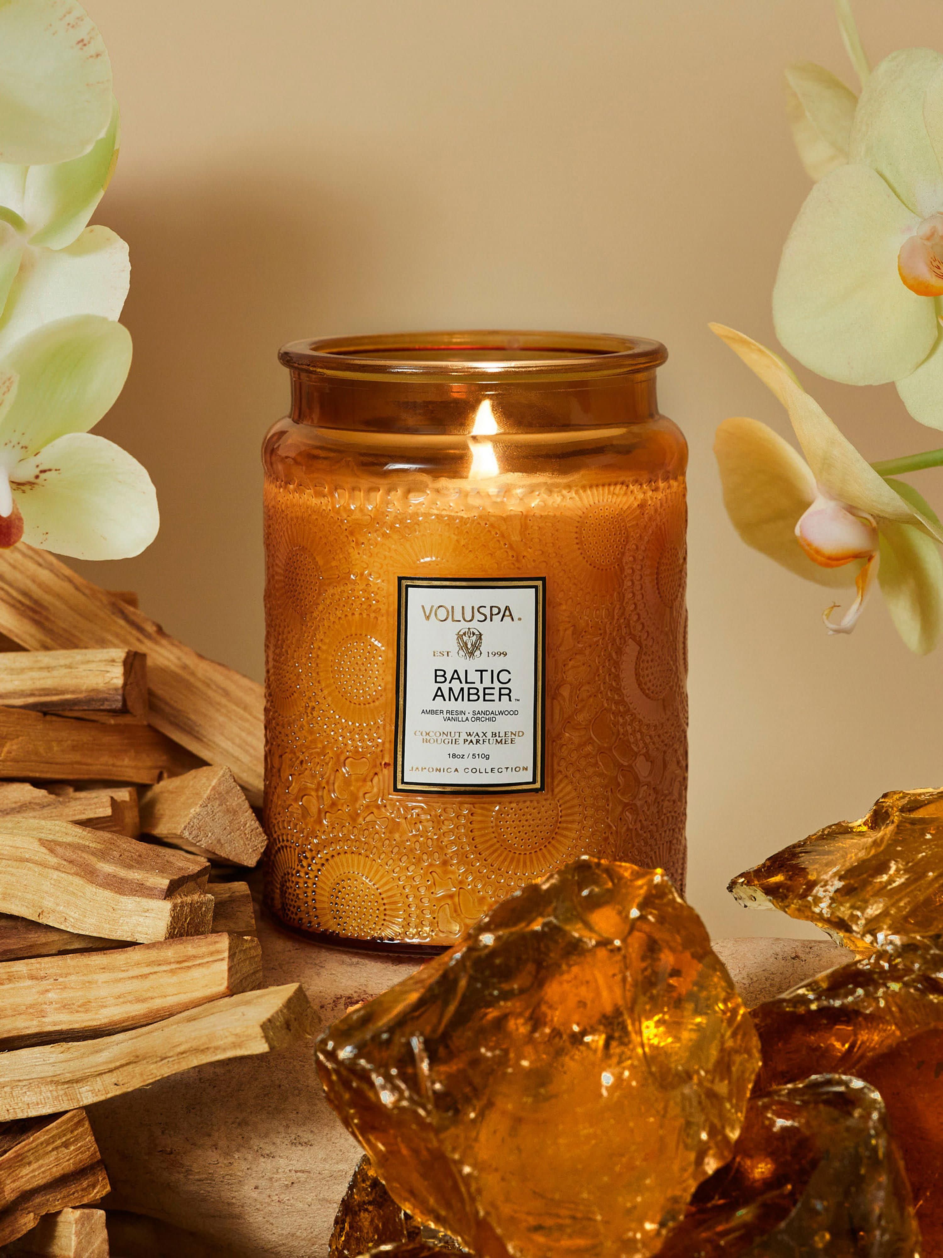Handgemaakte geurkaars Japonica Collection (amberhars, sandelhout, cederhout & vanille orchidee)