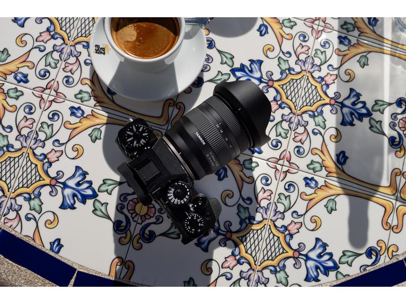 Tamron Zoomobjektiv AF 11-20mm F/2.8 Di III-A RXD Fujifilm Kompaktes, leichtes Ultraweitwinkel-Zoomobjektiv für spiegellose APS-C-Kameras