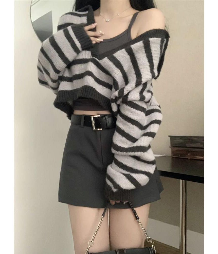 CaraMelody - V-hals gestreepte crop trui / Effen crop top / Hoge taille effen mini A-lijn rok