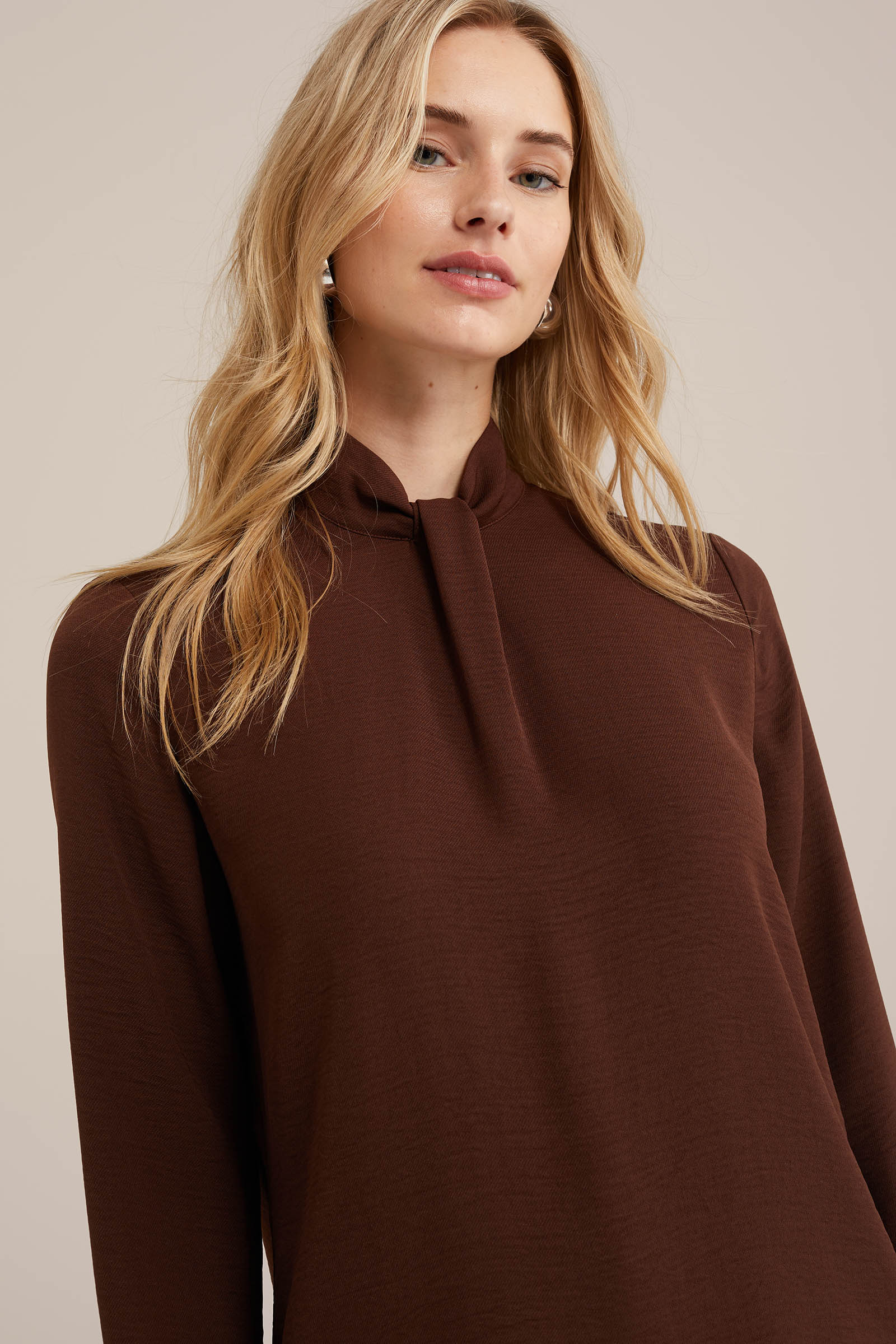 blouse met plooidetail WE Fashion Donkerbruin