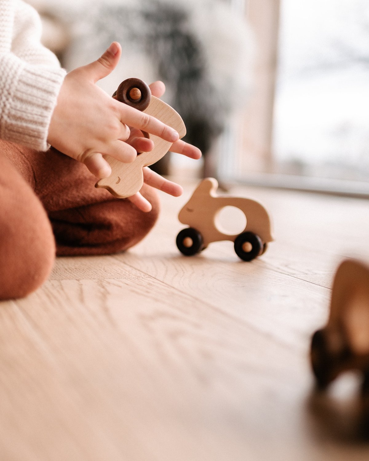 Treleke Baby – Kanin på hjul – Håndlaget m/ Naturlig lakk | Baby Rabbit Mobile Toy