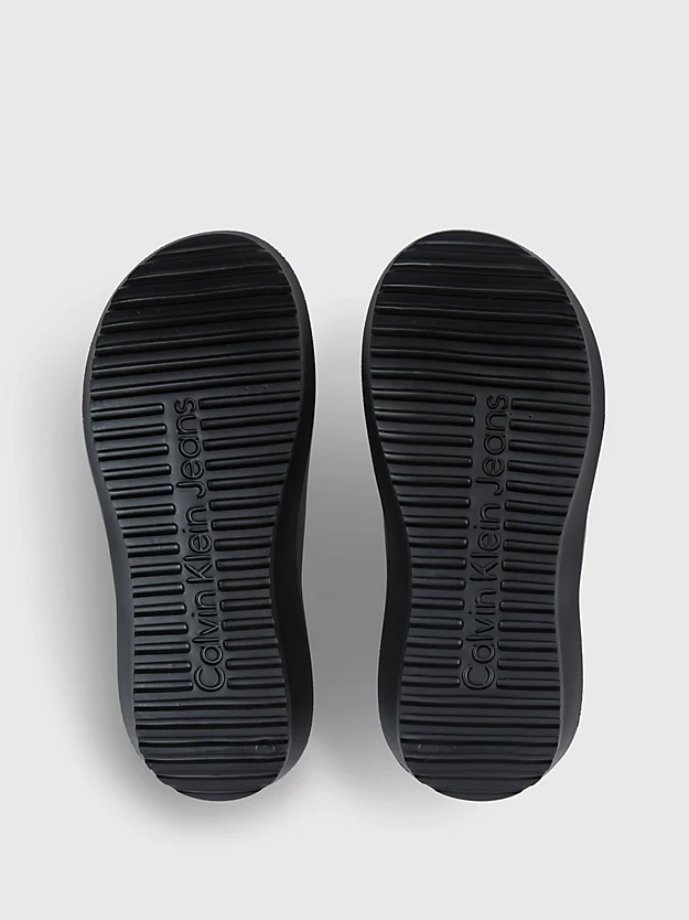 Chinelo com logotipo híbrido