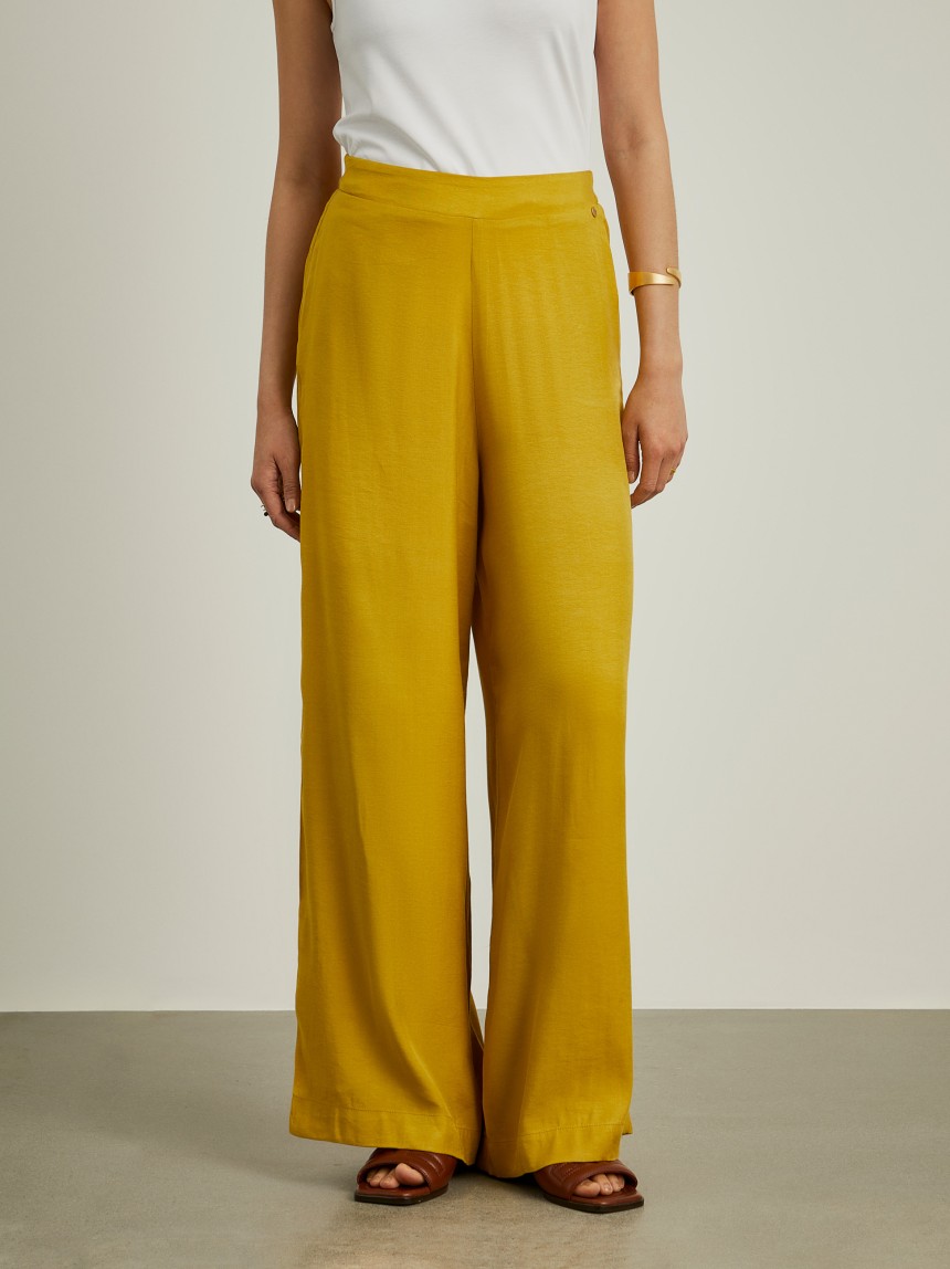 Calças pantalona com liocel