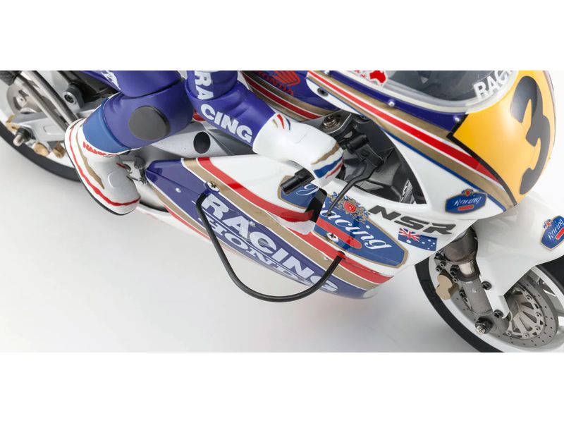 Kyosho Motorrad Honda NSR500 1991 Bausatz, 1:8 Scale RC-Motorrad Bausatz «hanging on racer»