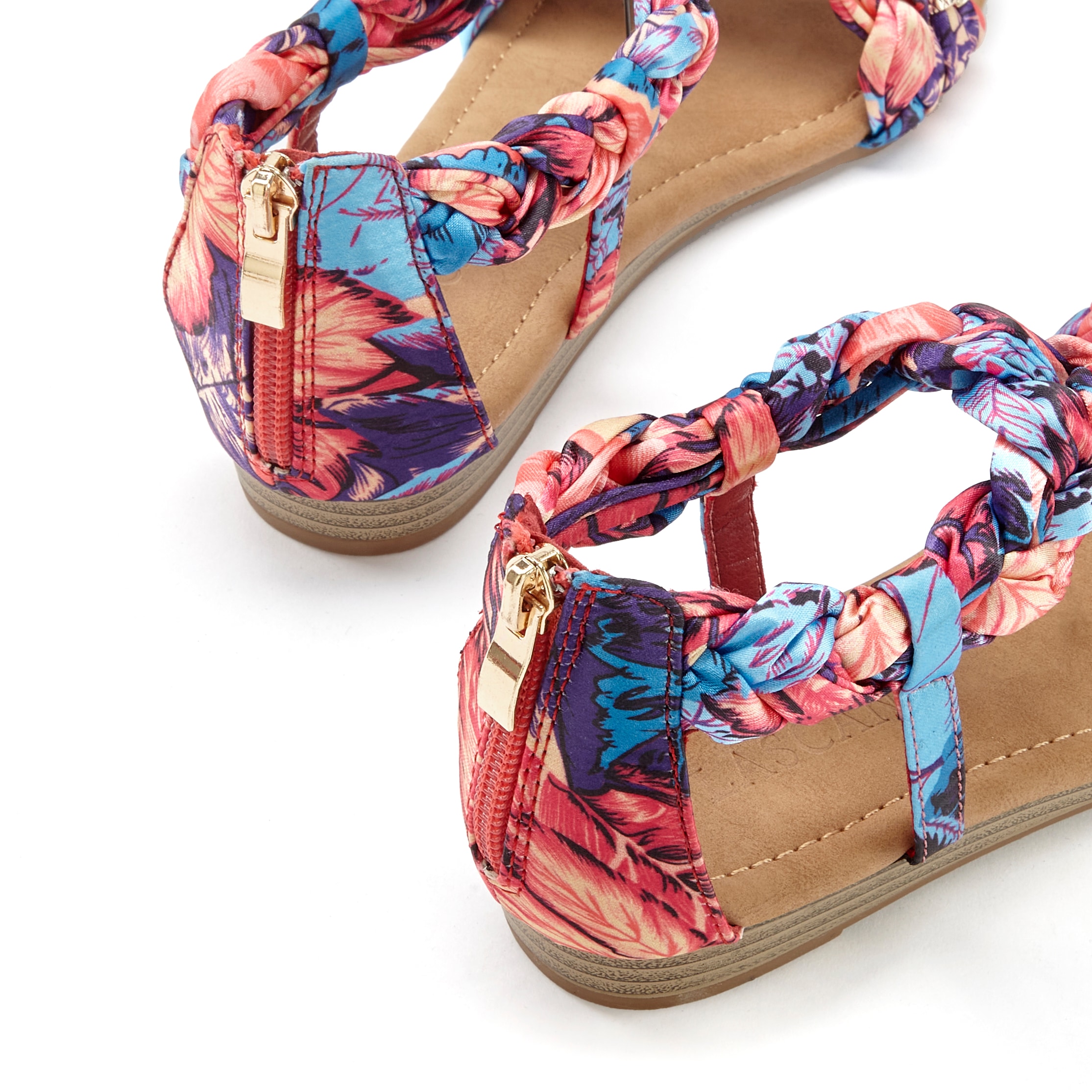 LASCANA Sandale »Sommerschuh, Pantolette, offener Schuh, Sandalette,«  mit raffinierten Riemchen und Verzierung VEGAN