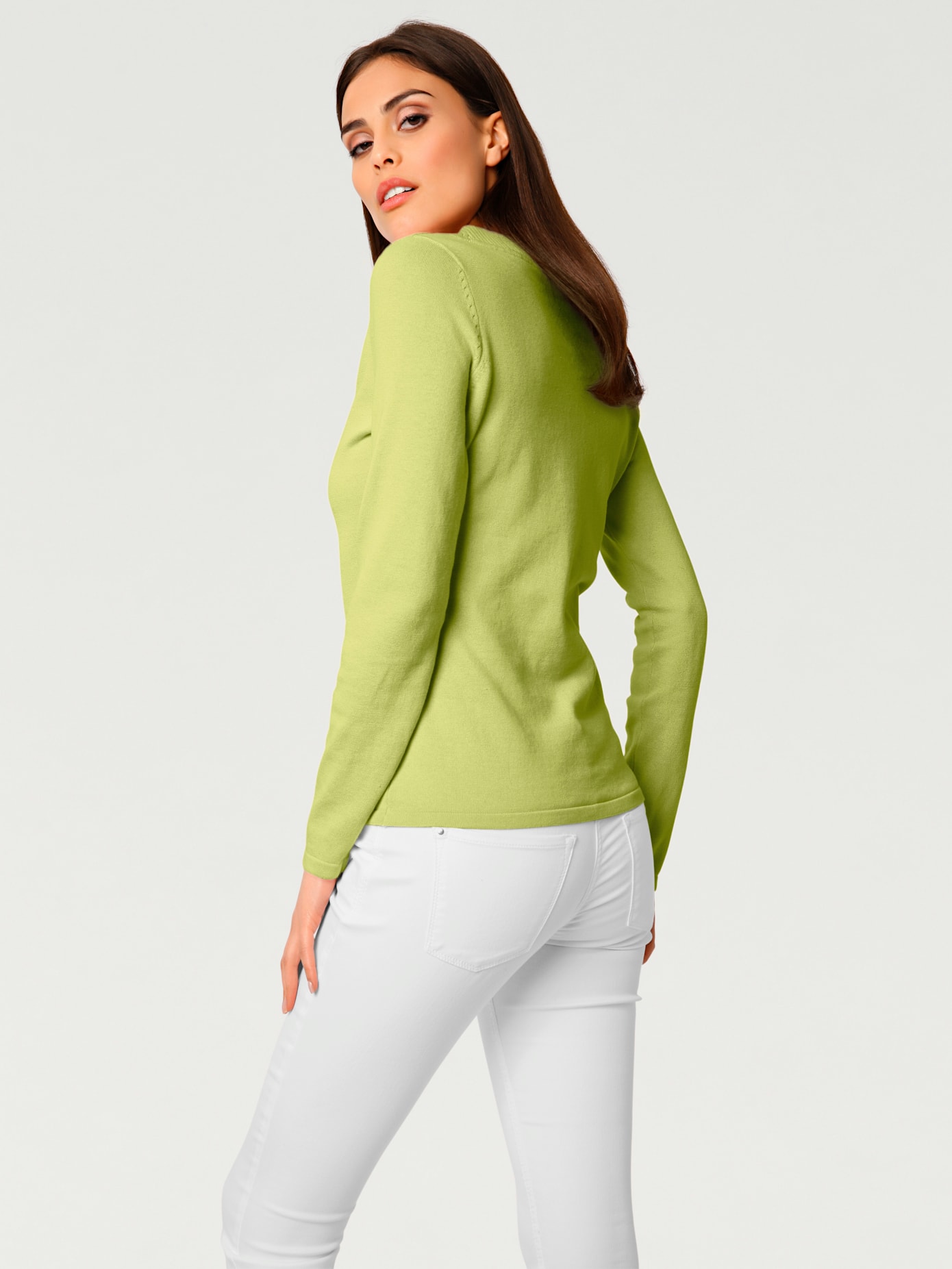 Joli pull basique à encolure en v