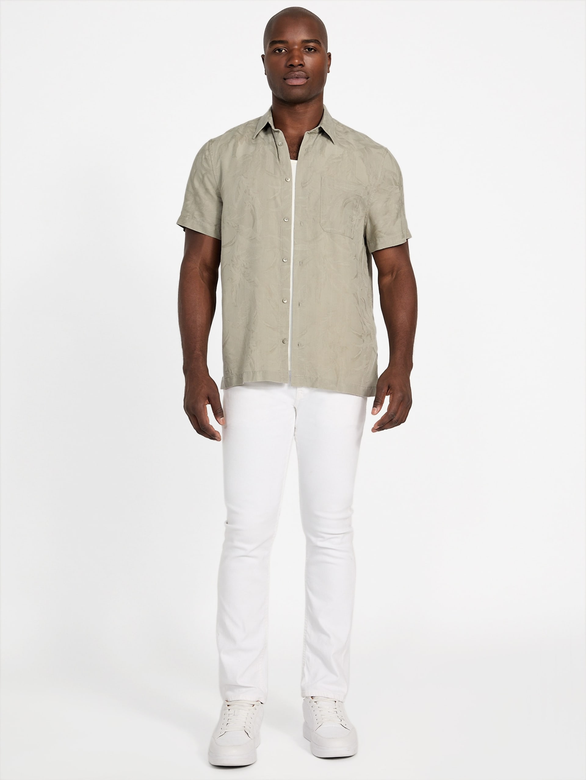 Camisa Eco Jacquard com Bolso e Estampa de Folhagens