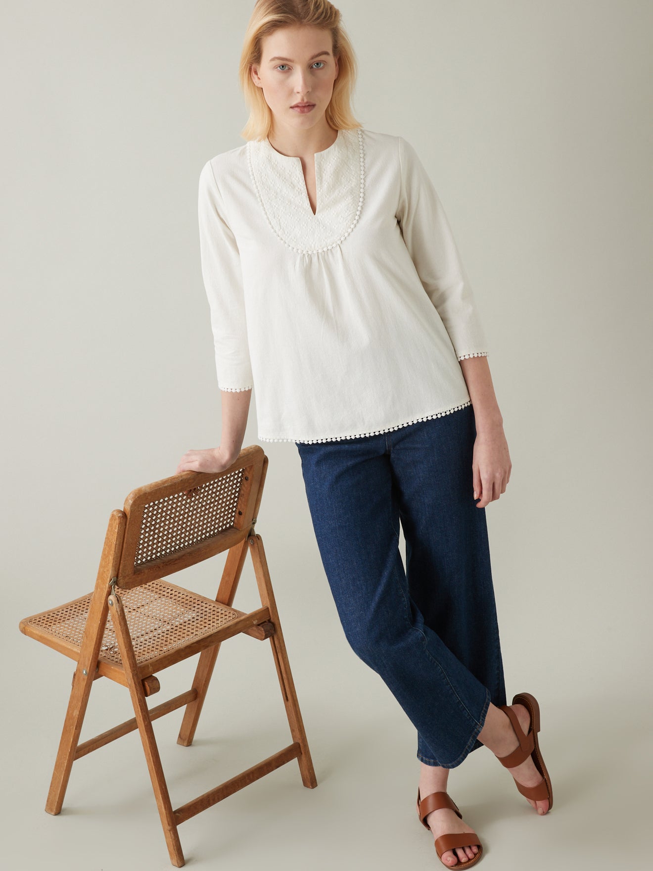 Blouse plastron brodé femme