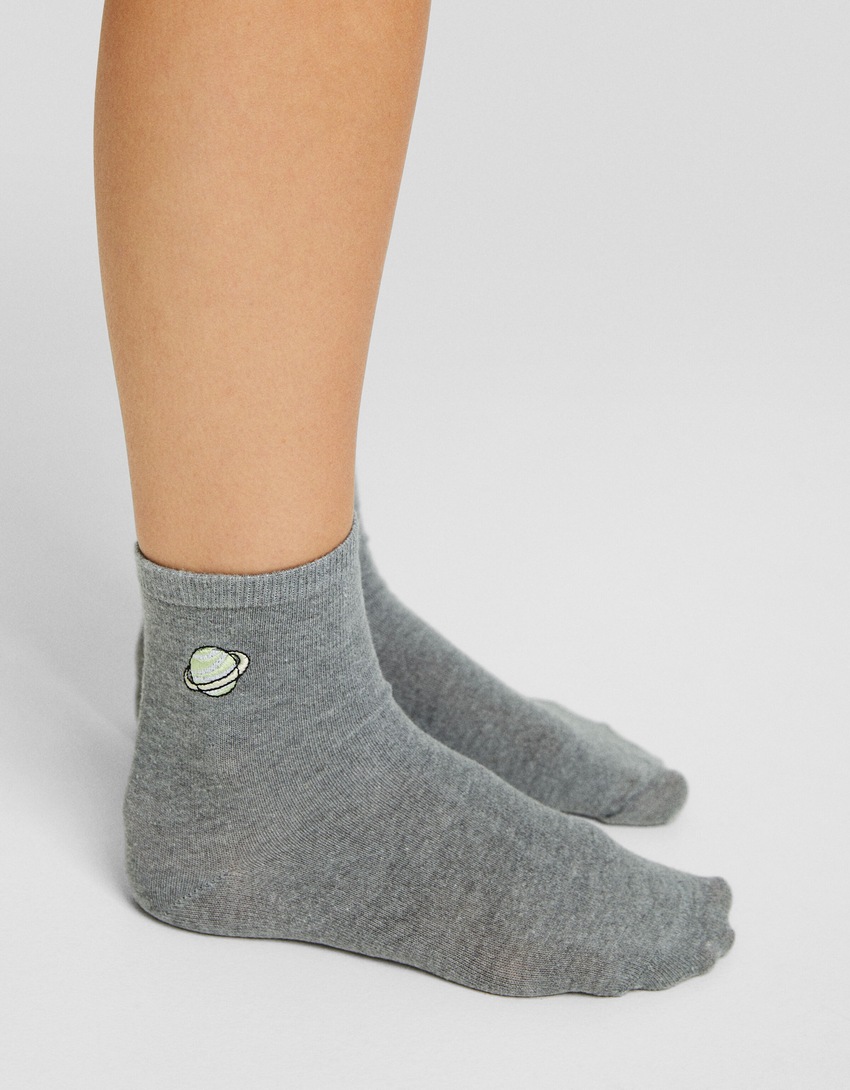 Pacote com 3 pares de meias bordadas
