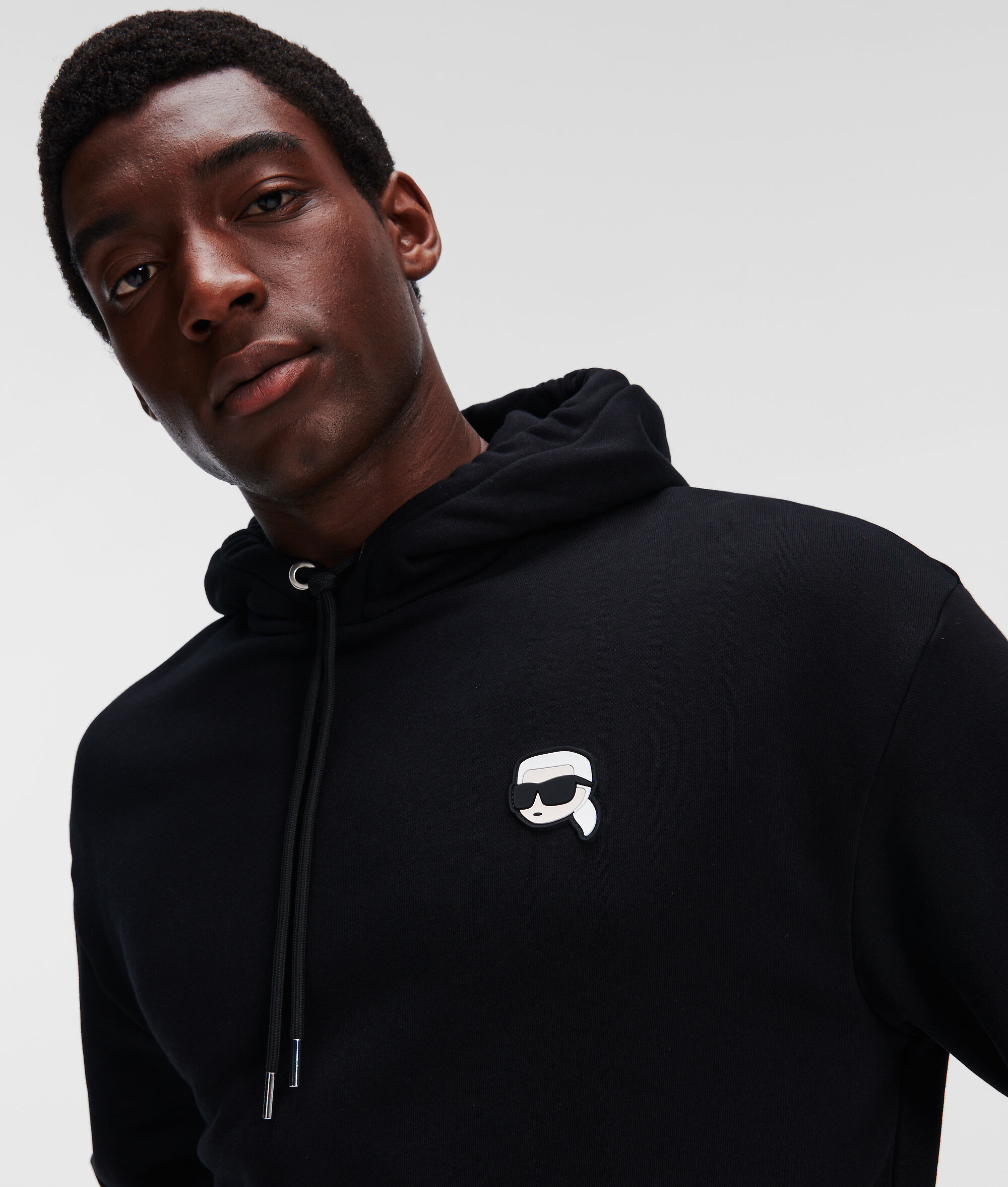 SWEAT À CAPUCHE AVEC ÉCUSSON K/IKONIK KARL