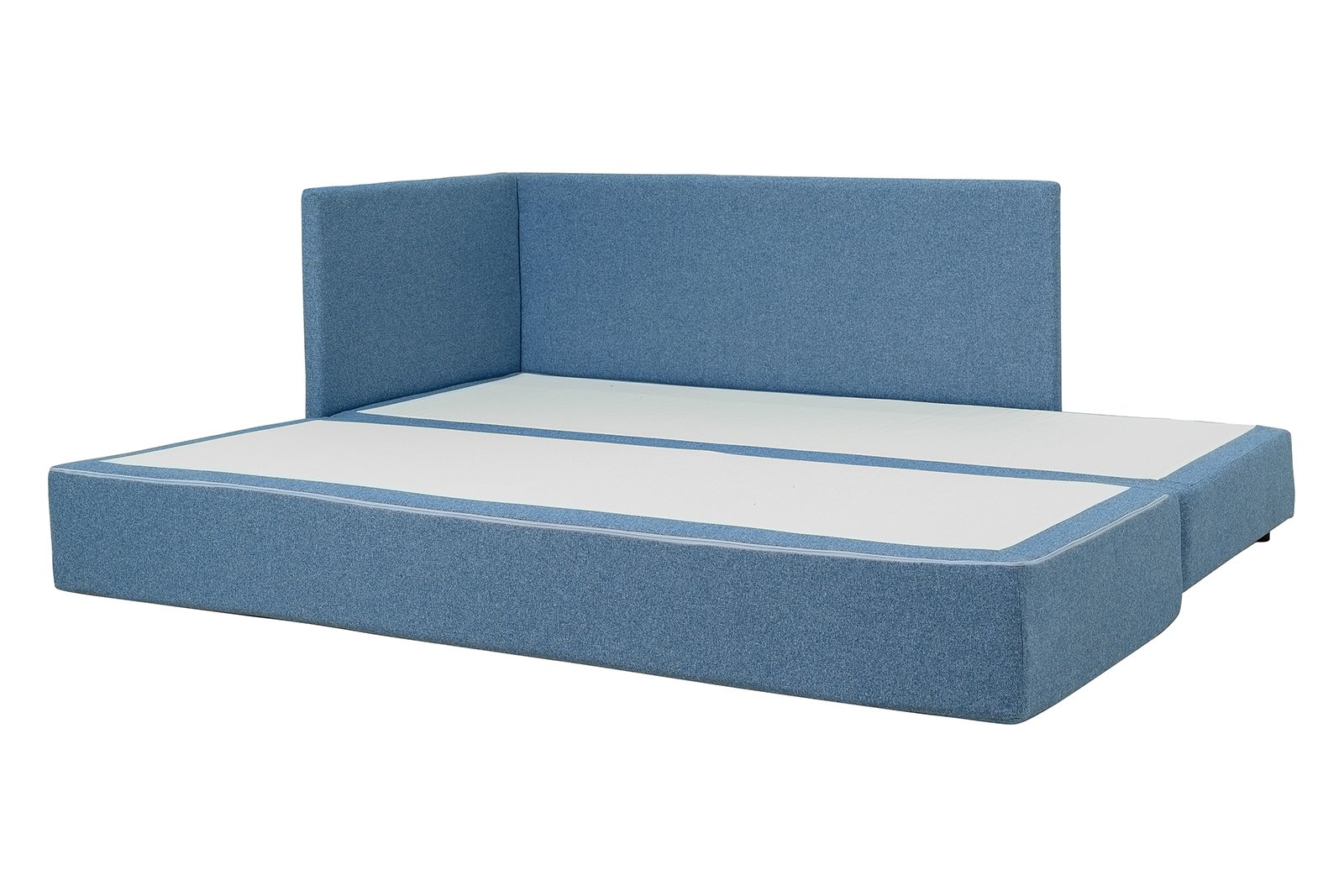 Tina sovesofa I tekstil Solid 74 blå.\tI tekstil Solid 16/1 lys blå.