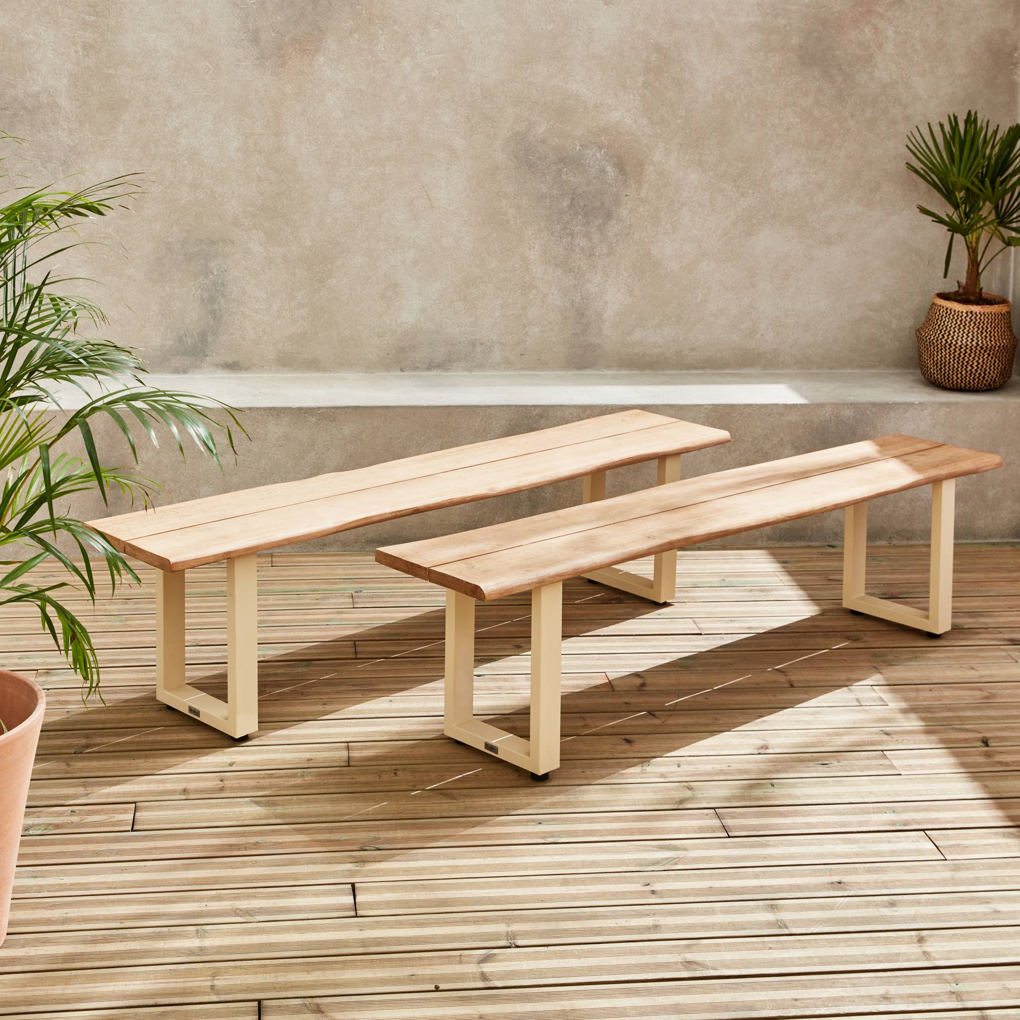 Lot de 2 bancs 3 places acacia brossé clair. Structure acier ivoire