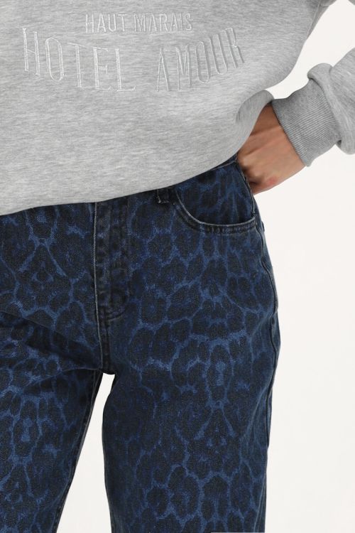 Blauwe denim jeans met panterprint
