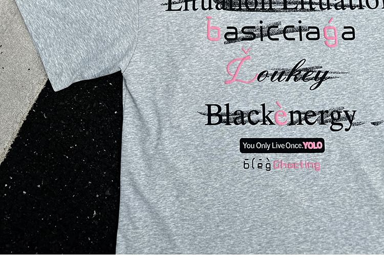 ROOSE - T-shirt met korte mouwen en ronde hals en belettering