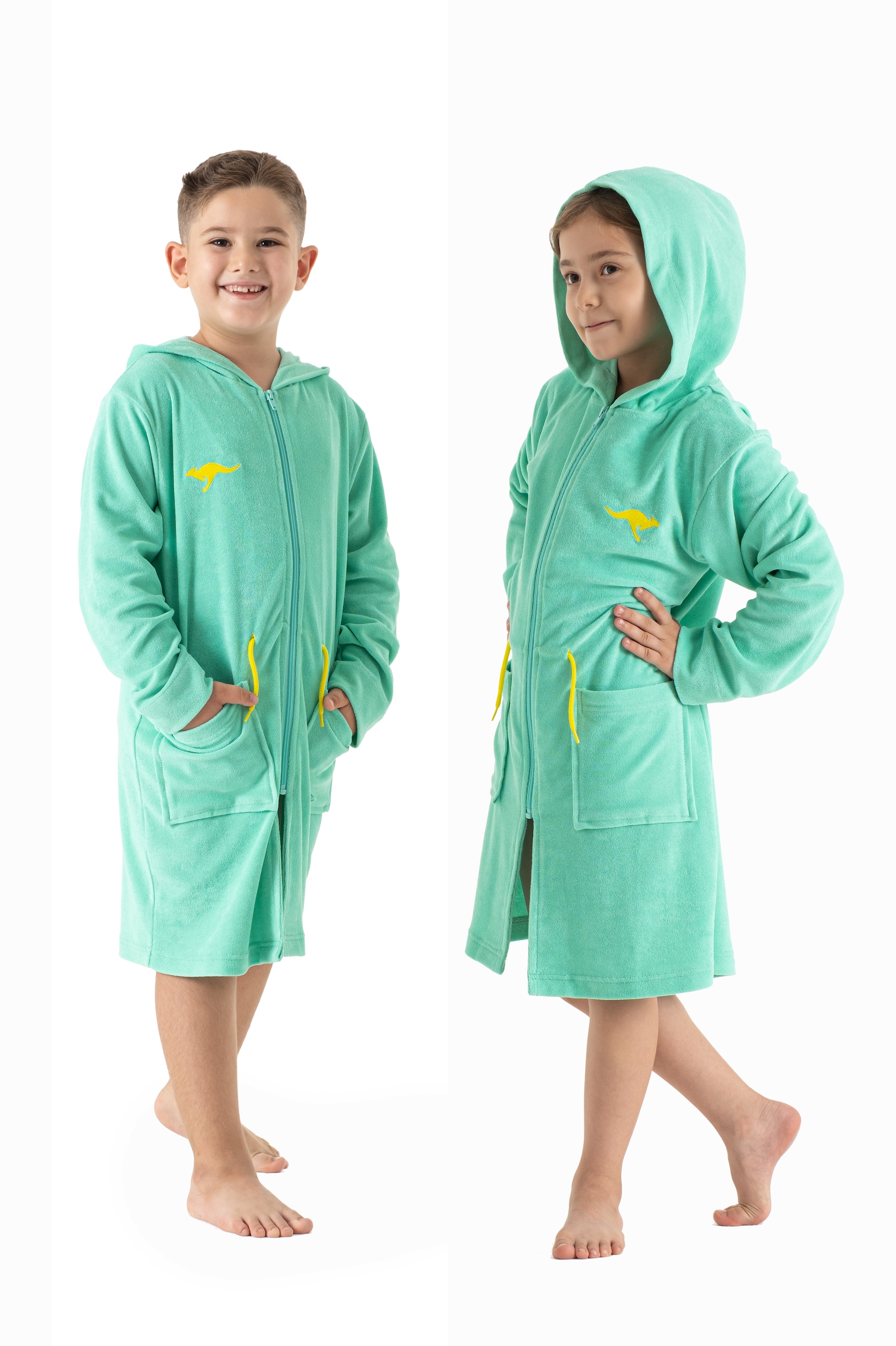 KangaROOS Kinderbademantel »Kira, Ideal für Zuhause, Schwimmbad oder im Urlaub«, 1 Stk. modernen, sportliches Design, leuchtenden Akzenten