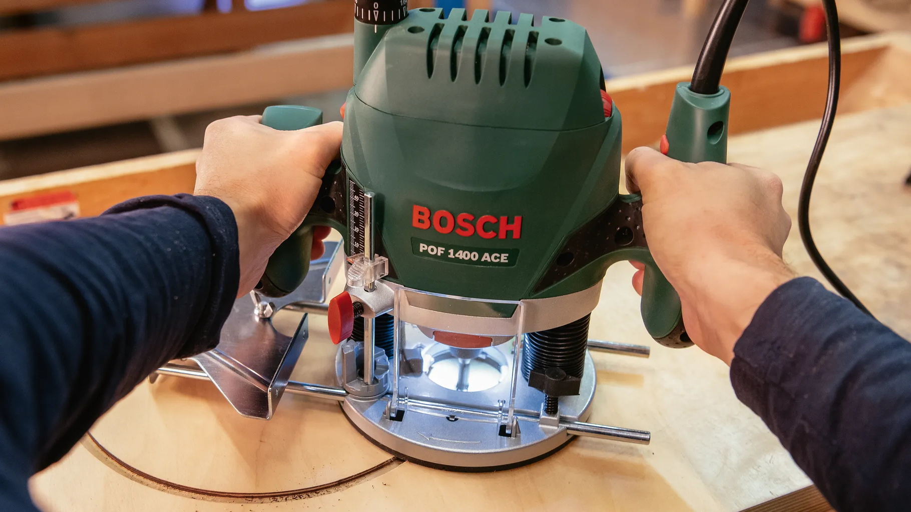 Bosch Home & Garden  Oberfräse POF 1400 ACE    Elektrische Oberfräse mit ausgezeichneter Präzision bei Holzarbeiten